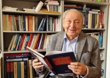 Muž s dýmkou, prof. MUDr. Pavel Klener, DrSc., se v dubnu 2022 dožívá 85 let. 